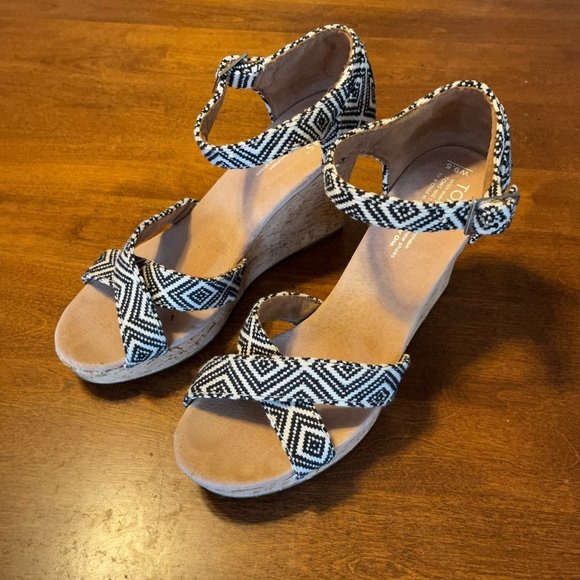 Toms Shoes - Toms Sienna Aztec strappy wedge corkwood sandals 9.5 black white